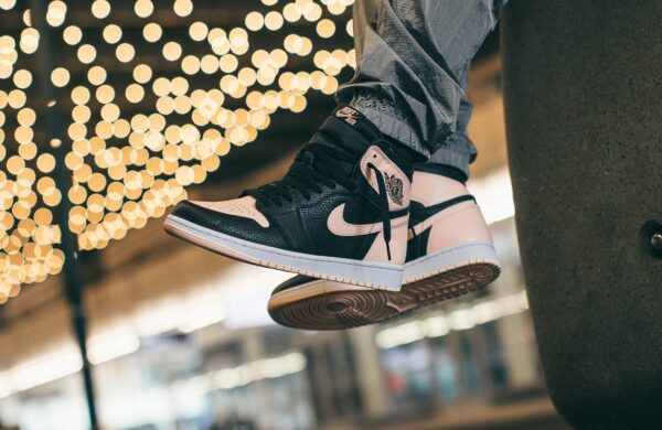 Giày Nike Air Jordan 1 Retro High OG 'Crimson Tint' 555088-081 - Hình ảnh 5