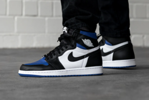 Alternative view of Giày Nike Air Jordan 1 Retro High OG GS 'Royal Toe' 575441-041