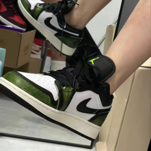 Giay Air Jordan 1 Low 'White Black Green' DO8244-003