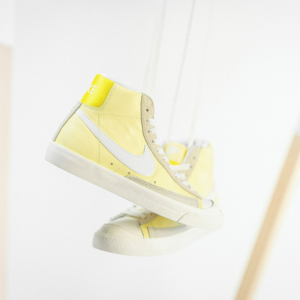 Alternative view of Giày Nike Wmns Blazer Mid '77 'Bicycle Yellow' CZ0363-700