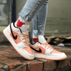 Alternative view of Giày Nike Air Jordan 1 Low GS 'Light Madder Root' DM8960-801