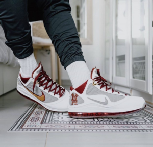Alternative view of Giày Nike LeBron 7 QS GS 'MVP' CZ8899-100