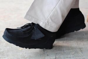 Giay Clarks Wallabee Gore-Tex 'Black Suede' 261-49449