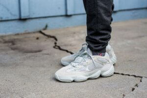 Alternative view of Giày Adidas Yeezy 500 'Salt' EE7287