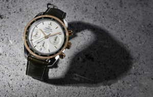 Alternative view of Đồng Hồ Omega Speedmaster 'Silver' 324-28-38-50-02-001
