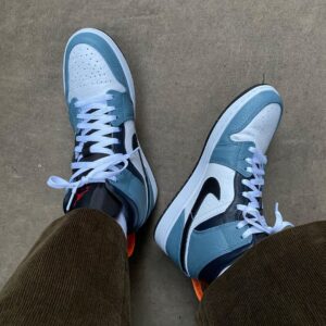 Alternative view of Giày Nike Air Jordan 1 Mid 'Fearless' CU2802-100