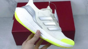 Giay Adidas Ultraboost x Ivy Park 'Silver Metallic' HR0181