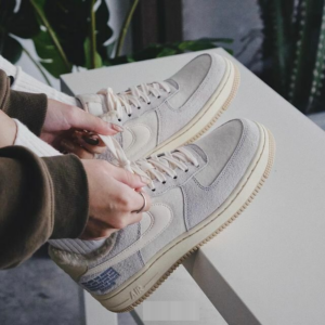 Giay Nike Air Force 1 Low '07 LV8 Sherpa Photon Dust DO7195-025