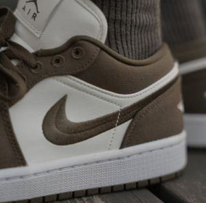 Giay Nike Air Jordan 1 Low SE 'Light Olive' DV0426-301