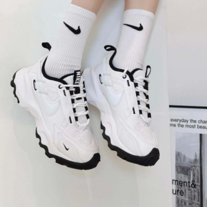 Giay Nike TC 7900 'White Black' DR7851-100