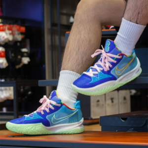 Alternative view of Giày Nike Kyrie 4 Low 'Keep Sue Fresh Dynasty' CZ0105-401