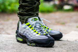 Alternative view of Giày Nike Air Max 95 OG 'Neon' 2020 CT1689-001