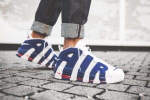 Alternative view of Giày Nike Air More Uptempo 'Knicks' 415082-103