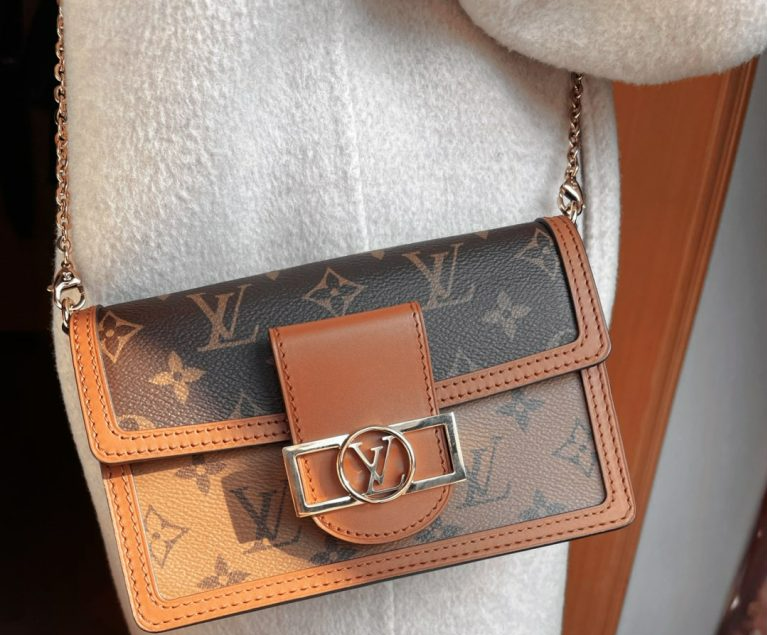 Louis Vuitton Dauphine chain wallet (M68746) in 2023