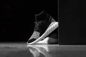 Alternative view of Giày Adidas Tubular Doom Black S80096