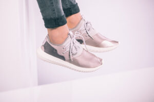 Alternative view of Giày Adidas Tubular Entrap 'Grey Ice Purple' S75920