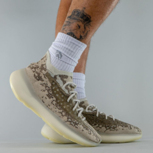 Alternative view of Giày Adidas Yeezy Boost 380 'Pyrite' GZ0473