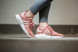Alternative view of Giày Adidas NMD R1 'Raw Pink' S76006