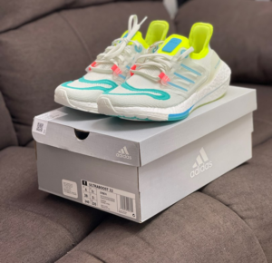 Alternative view of Giày Adidas UltraBoost 22 'White Sky Rush Mint' GY8674