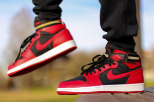 Alternative view of Giày Nike Air Jordan 1 High Strap 'Bred' 342132-061