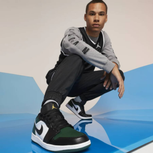 Alternative view of Giày Nike Air Jordan 1 Low GS 'Green Toe' 553560-371