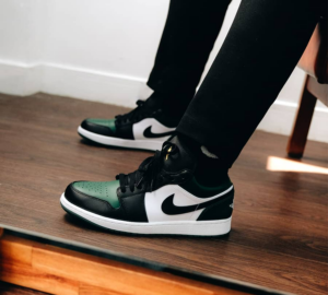 Alternative view of Giày Nike Air Jordan 1 Low 'Green Toe' 553558-371