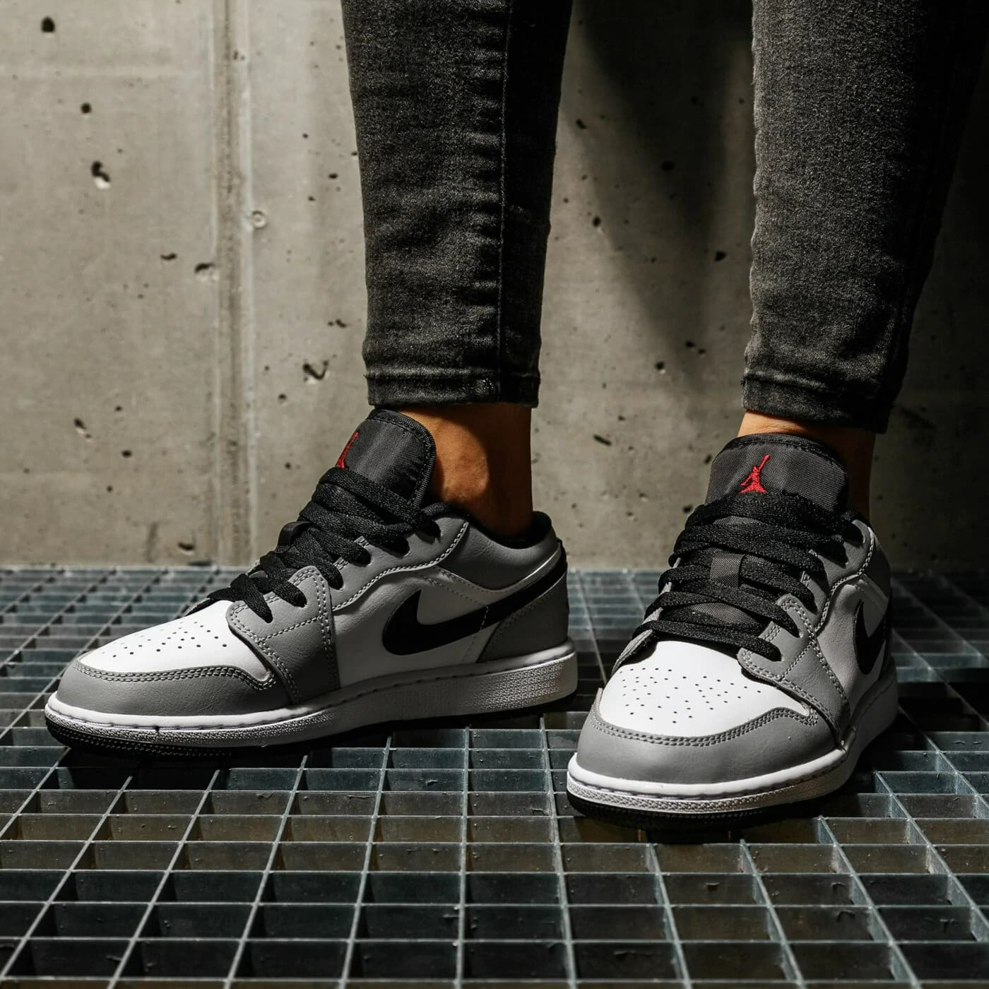 Giày Nike Air Jordan 1 Low GS 'Light Smoke Grey' 553560-030