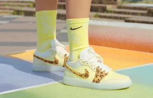 Alternative view of Giày Nike Wmns Air Jordan 1 Low 'SNKRS Day' DN6998-700