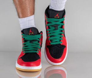 Alternative view of Giày Nike Air Jordan 1 Mid SE 'Christmas' DQ8417-006