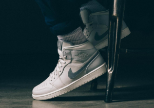 Alternative view of Giày Nike Air Jordan 1 Mid Retro SE 'Grey Fog' 852542-003
