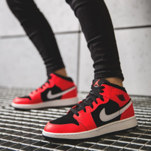 Alternative view of Giày Nike Air Jordan 1 Mid 'Infrared 23' 554725-061