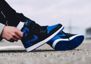 Alternative view of Giày Nike Air Jordan 1 Retro 'Royal' (2017) 555088-007