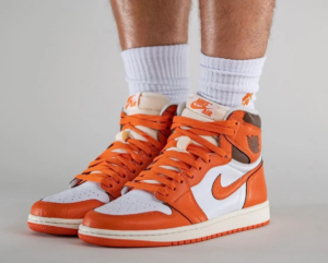 Alternative view of Giày Nike Air Jordan 1 Retro High OG 'Starfish' DO9369-101