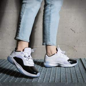 Giay Nike Air Jordan 11 CMFT Low 'Concord' DV2207-100