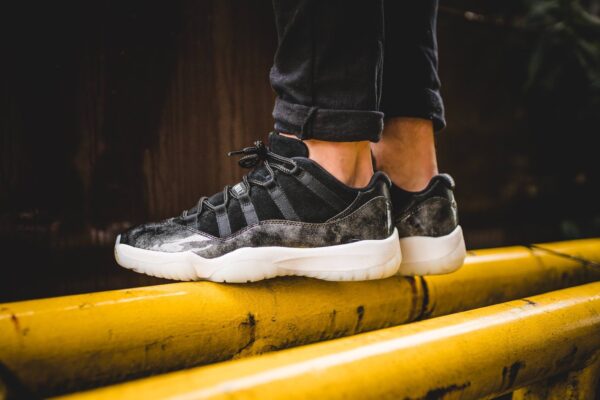 Giày Nike Air Jordan 11 Retro Low 'Barons' 528895-010 - Hình ảnh 7