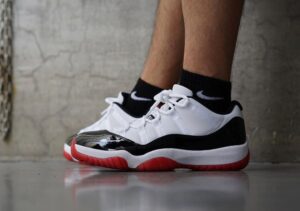 Alternative view of Giày Nike Air Jordan 11 Retro Low PS 'Concord Bred' 505835-160