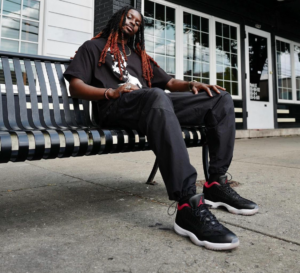 Alternative view of Giày Nike Air Jordan 11 Retro Low IE 'Bred' 2021 919712-023