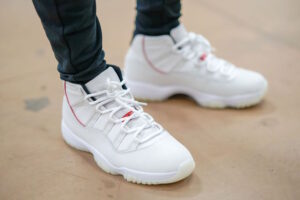 Alternative view of Giày Nike Air Jordan 11 Retro 'Platinum Tint' 378037-016