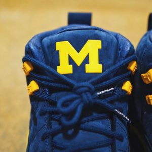 Alternative view of Giày Nike Air Jordan 12 Retro 'Michigan' BQ3180-407