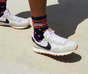 Giay Nike Air Pegasus 83 'White Black Gum' DH8229-101