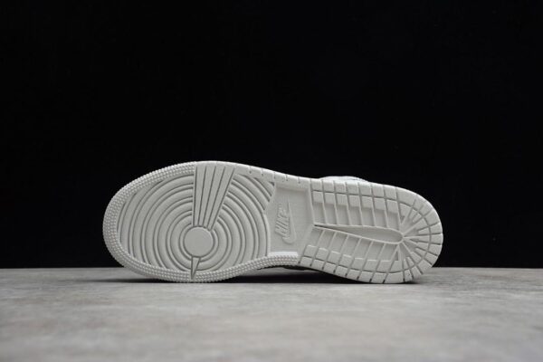 Giày Nike Air Jordan 1 Mid SE GS 'Swoosh Logo Grey Camo' DD3235-100 - Hình ảnh 9