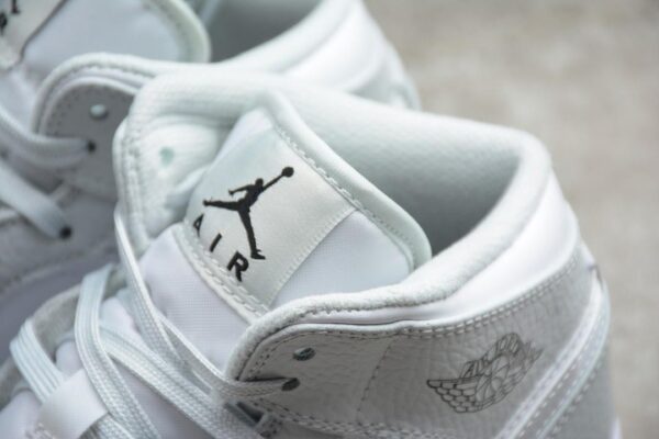 Giày Nike Air Jordan 1 Mid SE GS 'Swoosh Logo Grey Camo' DD3235-100 - Hình ảnh 11