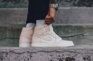 Alternative view of Giày Nike Air Jordan 1 Retro High OG 'Guava Ice' 555088-801