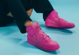 Alternative view of Giày Nike AMBUSH x Dunk High ‘Cosmic Fuchsia’ CU7544-600