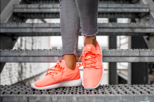 Alternative view of Giày Nike Roshe Two 'Atomic Pink' 844931-600