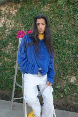 Alternative view of Áo Drew House Mascot V Neck LS Tee Golden Blue