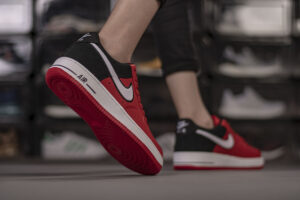 Alternative view of Giày Nike Air Force 1 '07 LV8 1 'Mystic Red' AV0743-600