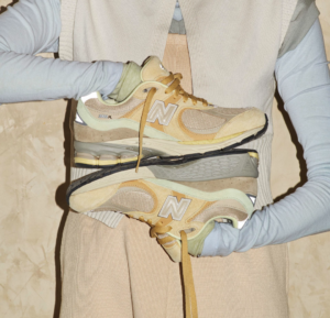 Giay New Balance x Auralee 2002R 'Yellow Beige' M2002RE1