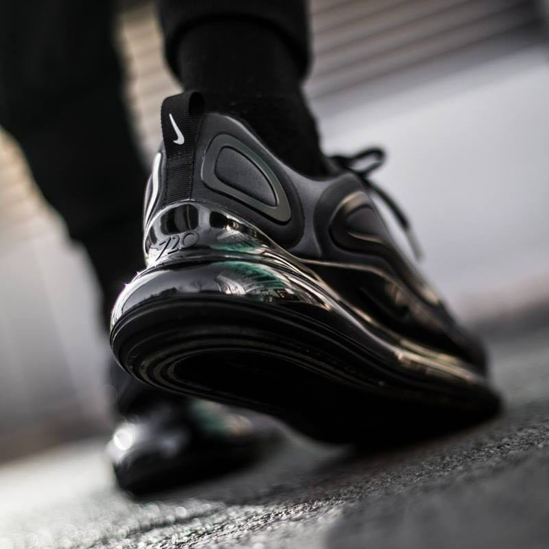 NIKE AIR MAX 720 TRIPLE BLACK/TOTAL ECLIPSE ON FEET 