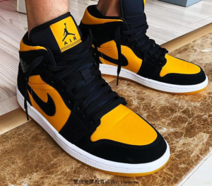 Alternative view of Giày Nike Air Jordan 1 Mid 'Black Gold' CD6759-007